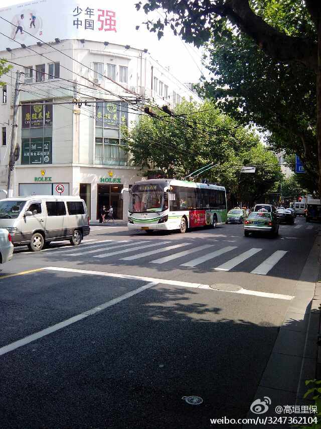 Shanghai trolleybus 1.jpg