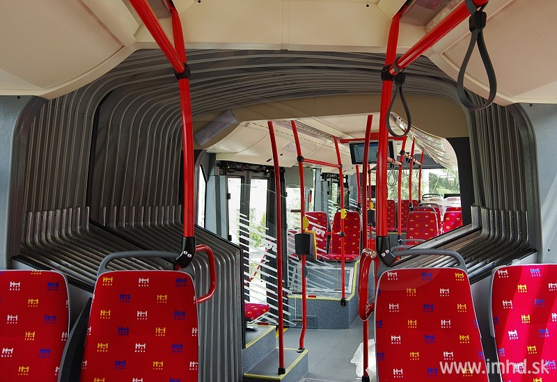 3j.Interier-klboveho-trolejbusu-Skoda-31-Tr-SOR.jpg
