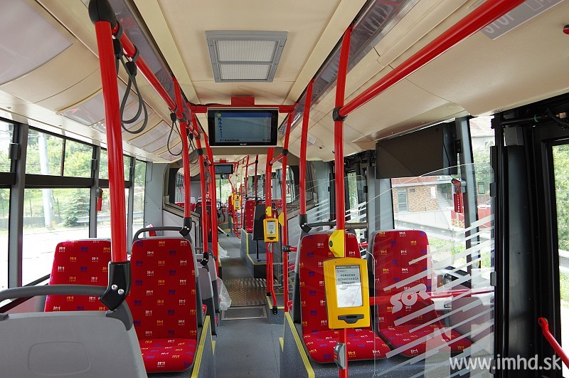 3k.Interier-klboveho-trolejbusu-Skoda-31-Tr-SOR.jpg