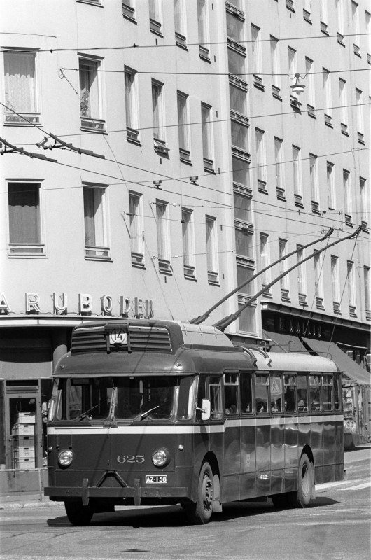 Helsinki trolleybus 625-1974.jpg
