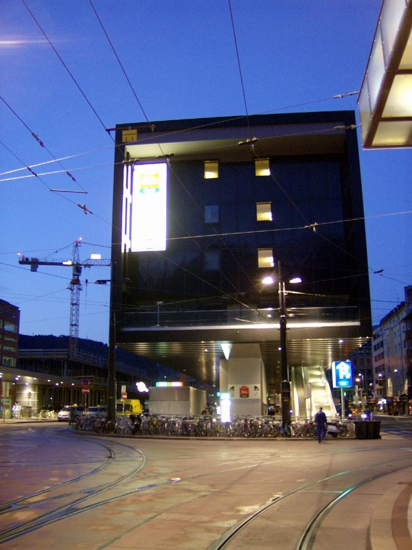 Trolleybus wires -Innsbruck Hauptbahnhof.JPG