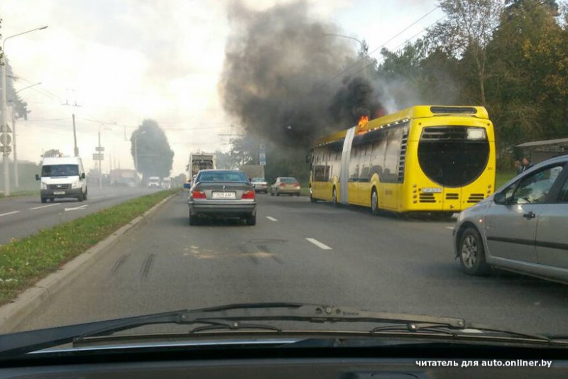Minsk electric bus on fire.jpeg