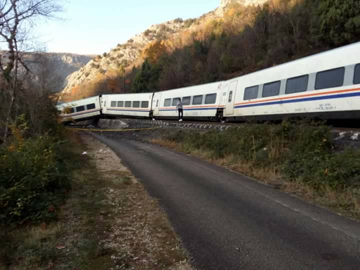 Bosnia train (3).jpg