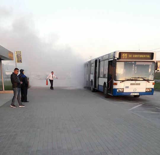 incendiu-autobuz-Tursib-1.jpg