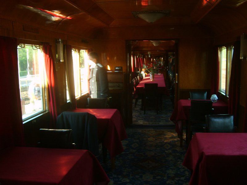 interior vagon tren regal 1.JPG