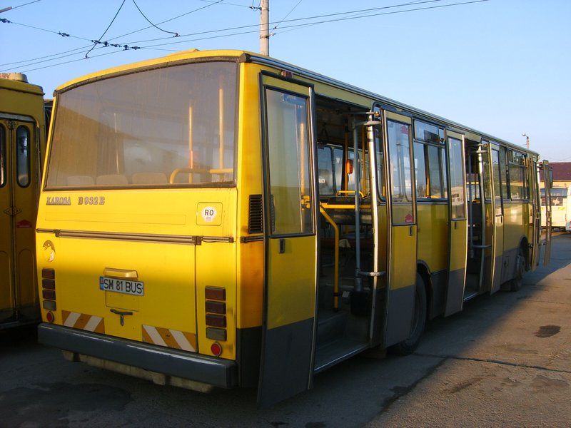 81 bus a.JPG