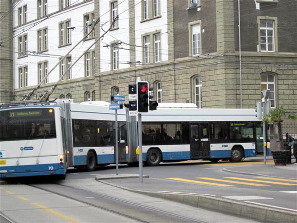 le-trolleybus-bi-articule-solution-zurichoise-pronee-par-pierre-debano-pour-remplacer-le-tram-bomb.jpg
