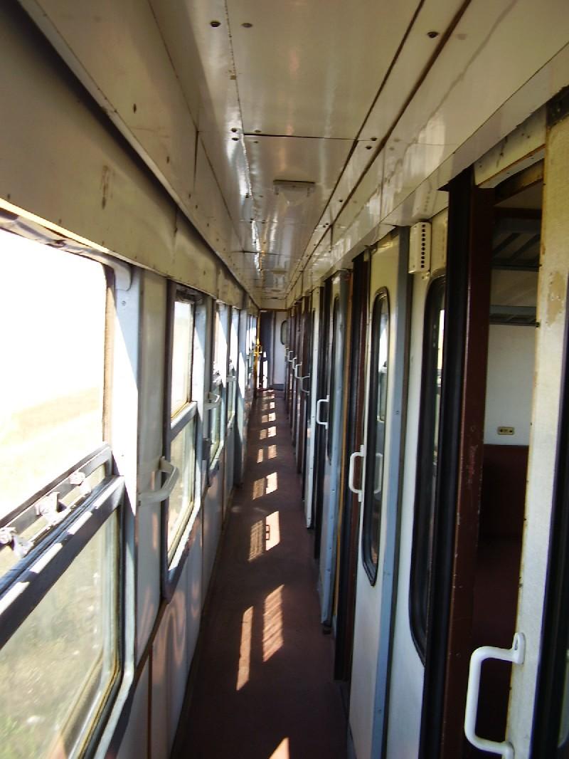 Interior de vagon P8805-004.jpg